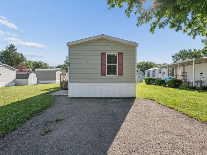 102 Woodfield Place , Ashville, OH 43103 Photo 2
