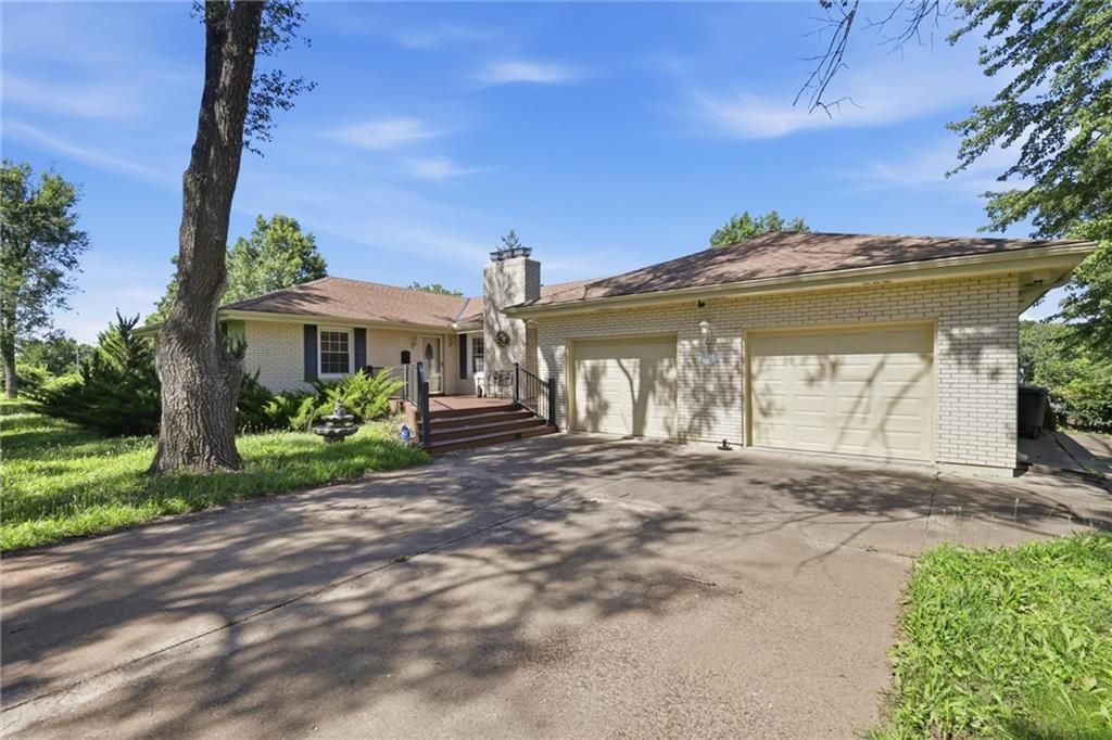 29585 Somerset Road, Paola, KS 66071 Main Photo