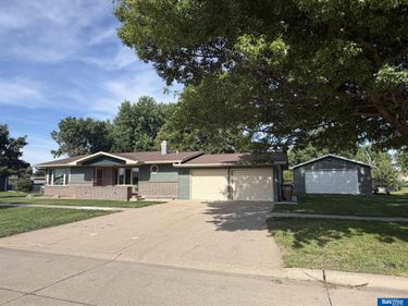 330 Fairview Drive, Aurora, NE 68818