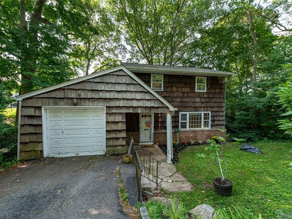 6 Glades Way , Huntington, NY 11743