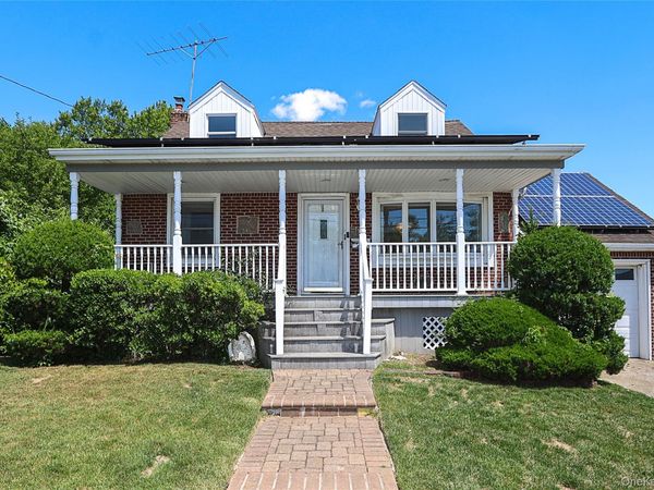 20 E Clearwater Road , Lindenhurst, NY 11757