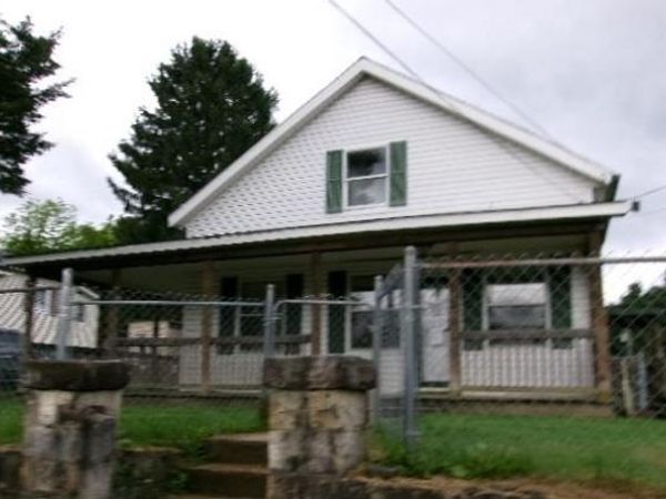 200 Little Vine Drive, BEAVER, WV 25813