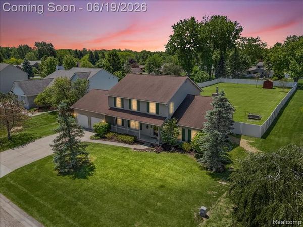 1420 Bush Creek Drive, Grand Blanc, MI 48439
