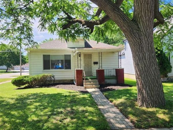 995 Lakeview Street , Waterford Twp, MI 48328