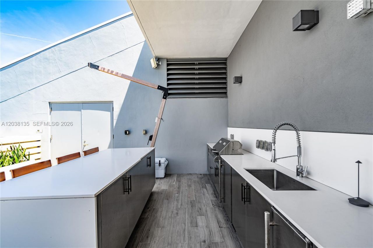 88 SW 7th St , Unit 4203, Miami, FL 33130 Photo