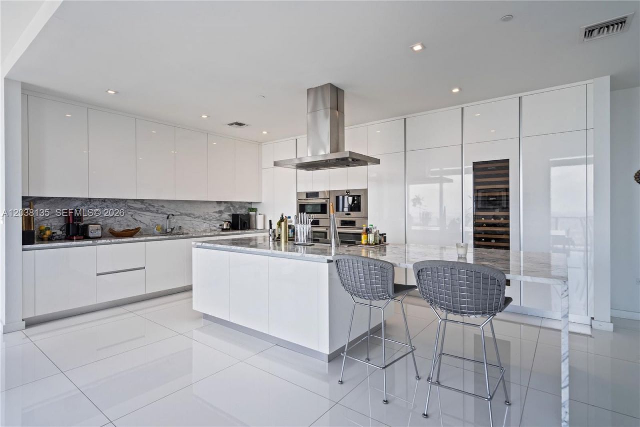 88 SW 7th St , Unit 4203, Miami, FL 33130 Photo