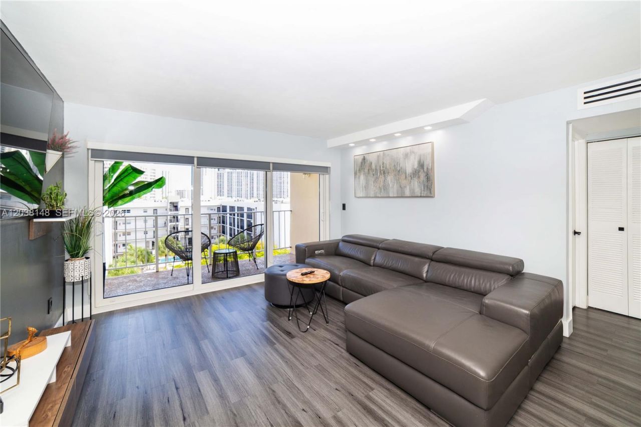200 178th Dr, Unit 7, Sunny Isles Beach, FL 33160 Photo