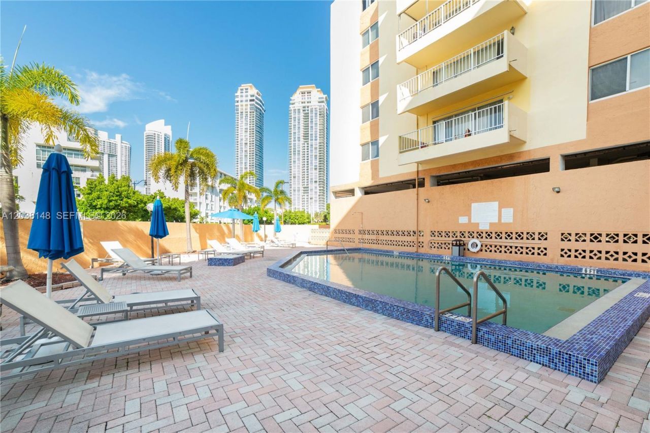200 178th Dr, Unit 7, Sunny Isles Beach, FL 33160 Photo
