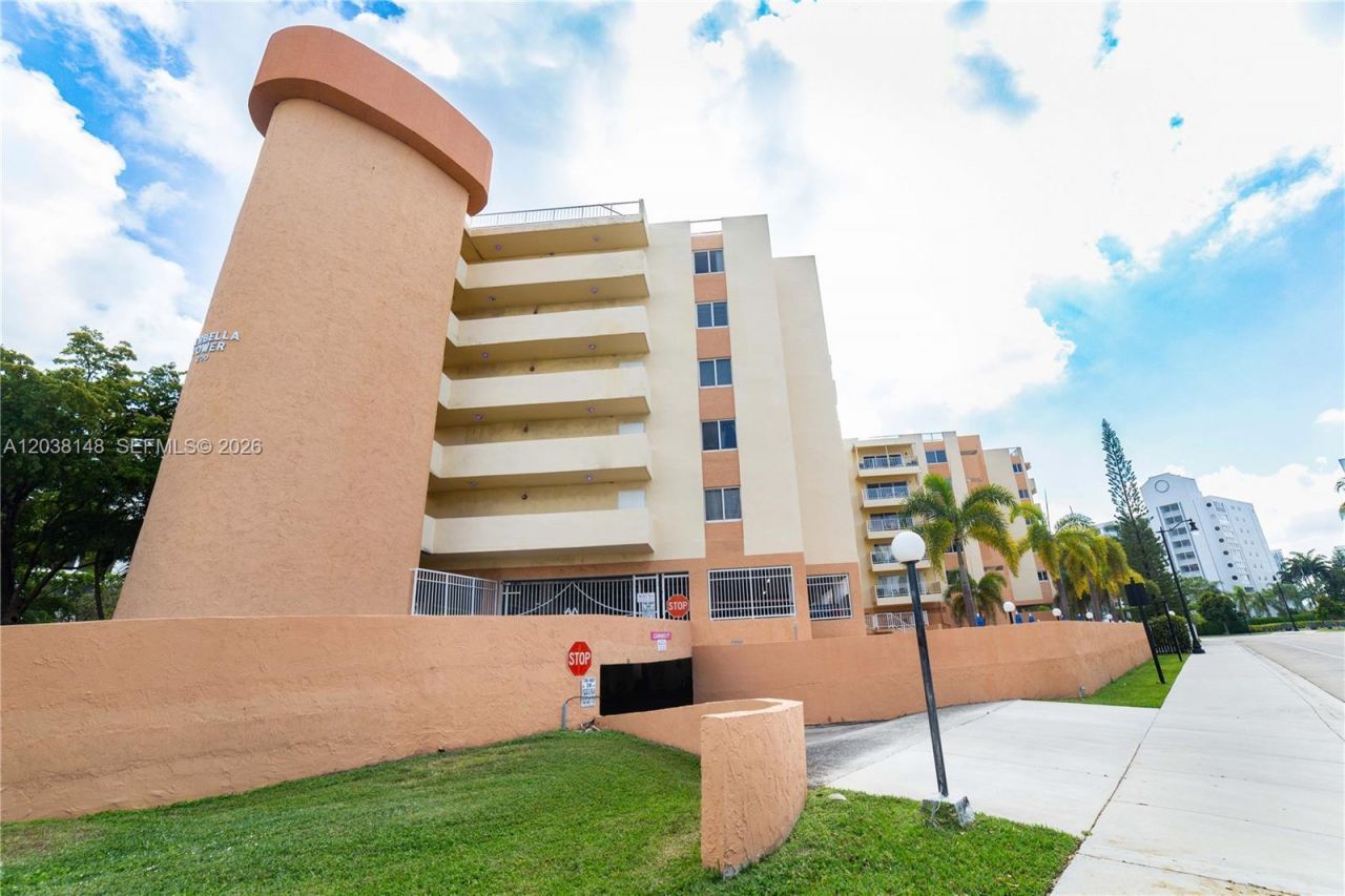 200 178th Dr, Unit 7, Sunny Isles Beach, FL 33160 Photo