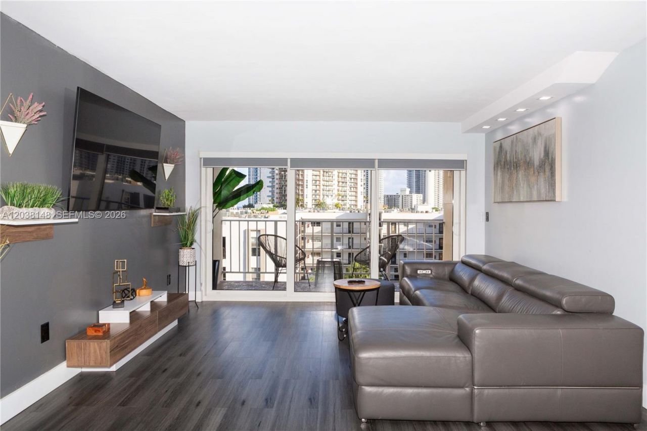 200 178th Dr, Unit 7, Sunny Isles Beach, FL 33160 Photo