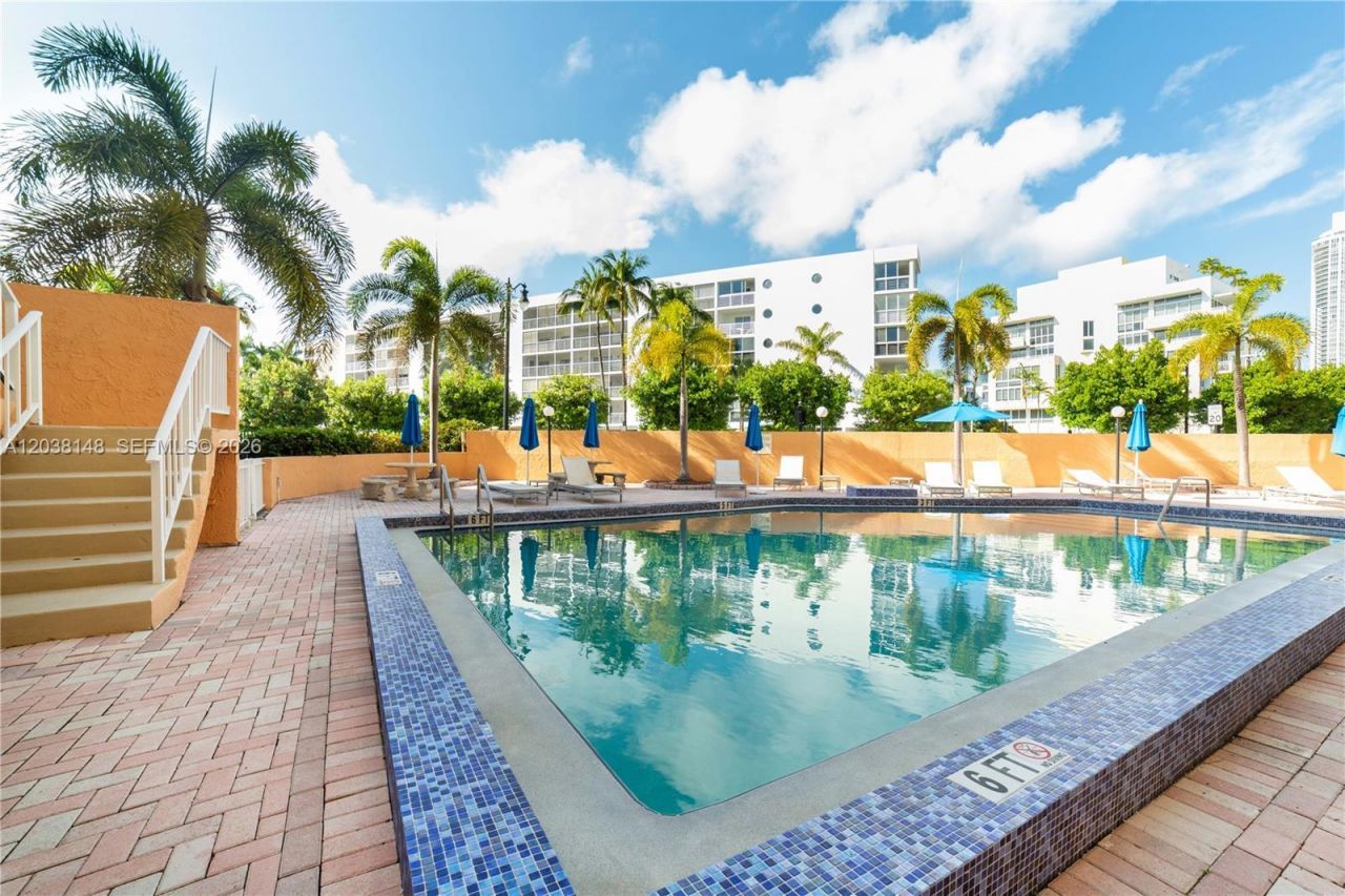 200 178th Dr, Unit 7, Sunny Isles Beach, FL 33160 Photo