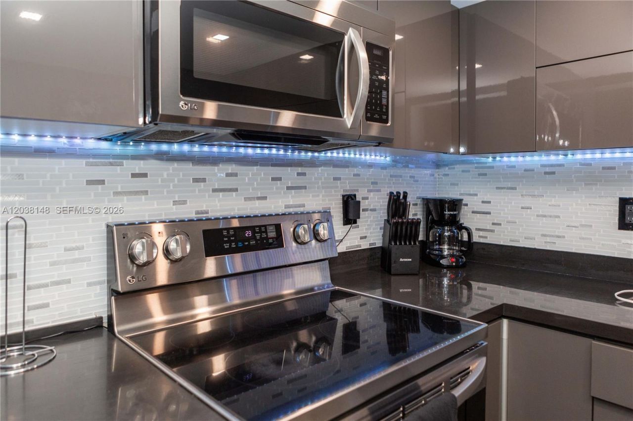 200 178th Dr, Unit 7, Sunny Isles Beach, FL 33160 Photo