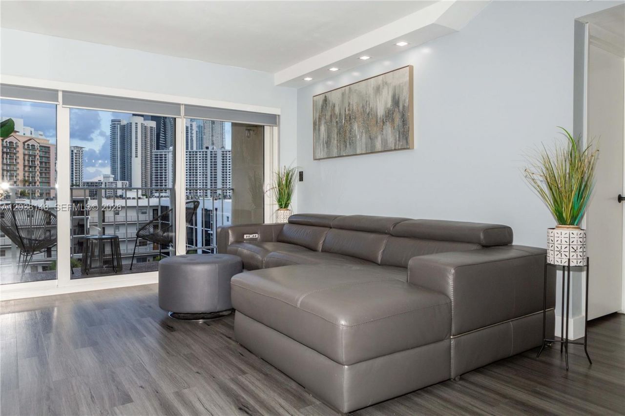 200 178th Dr, Unit 7, Sunny Isles Beach, FL 33160 Photo