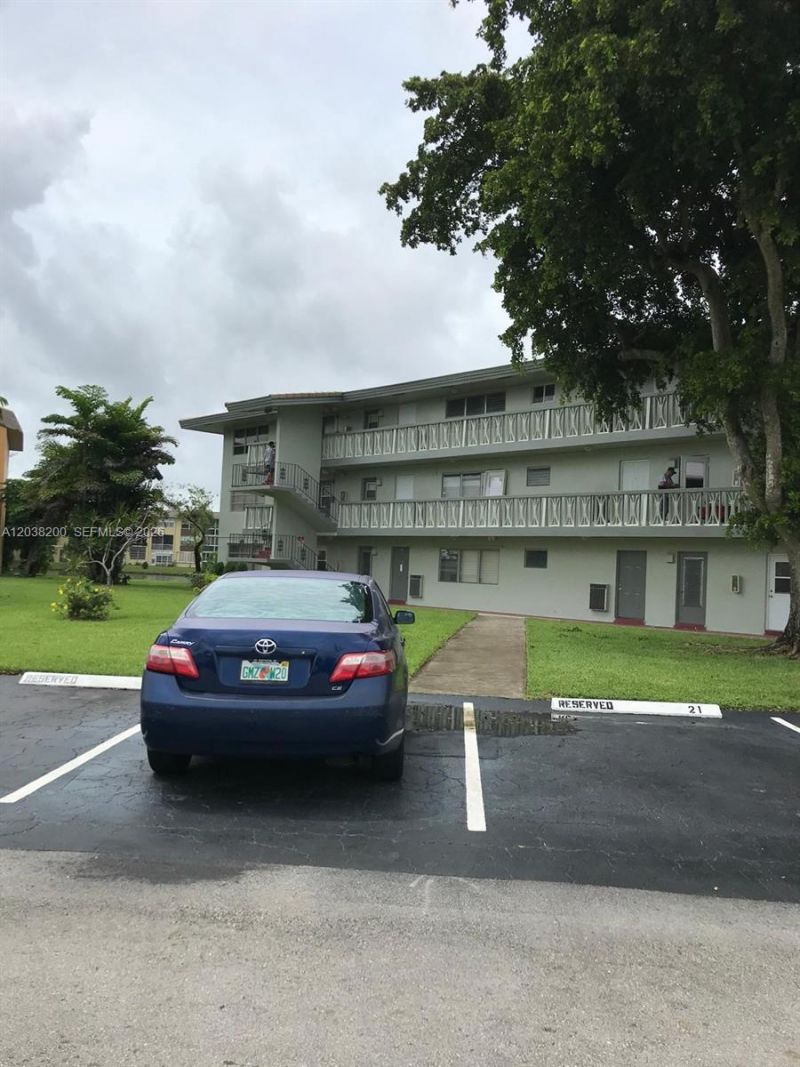 5420 NW 11th St, Unit 205, Plantation, FL 33313 Photo