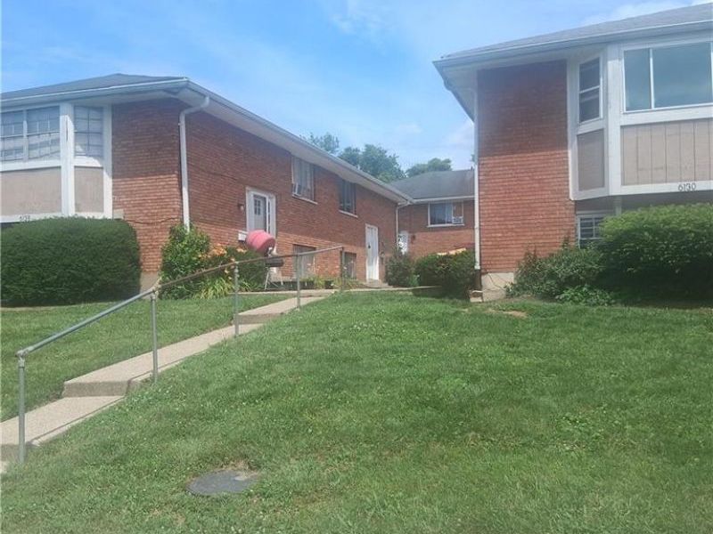 6130 Ridgeacres Drive, Unit M3, Hamilton, OH 45237 Photo 2