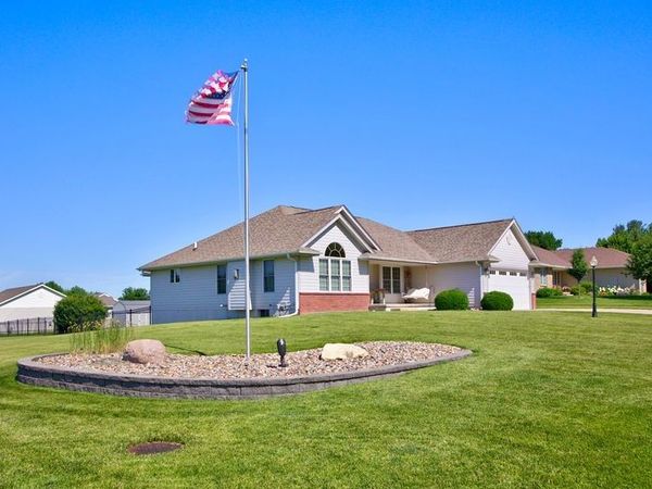 5764 NW 3rd Court, Des Moines, IA 50313