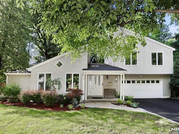 69 Pittis Avenue, ALLENDALE, NJ 07401