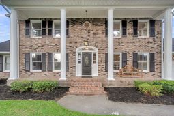 2857 Doncaster Drive photo 4