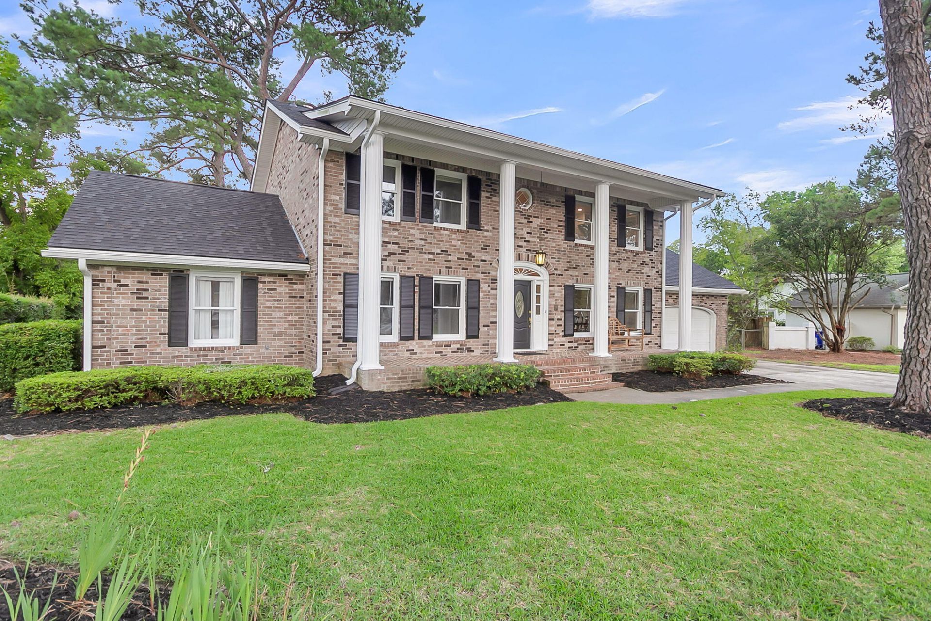 2857 Doncaster Drive Photo 5