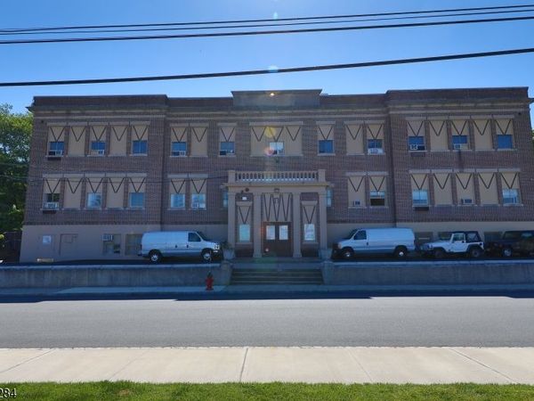 17 Robert St, Wharton, NJ 07885