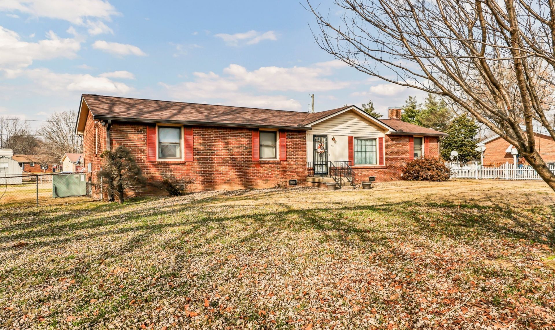 217 Sewell Dr, Clarksville, TN 37042 Main Photo