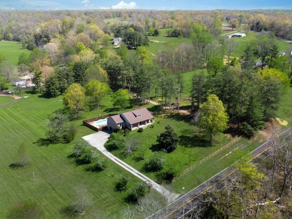 1249 White Road , Bon Aqua, TN 37025