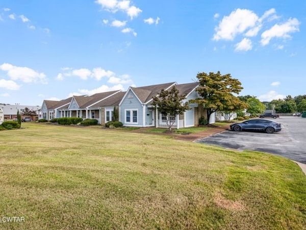 382 Carriage House Dr, Jackson, TN 38305