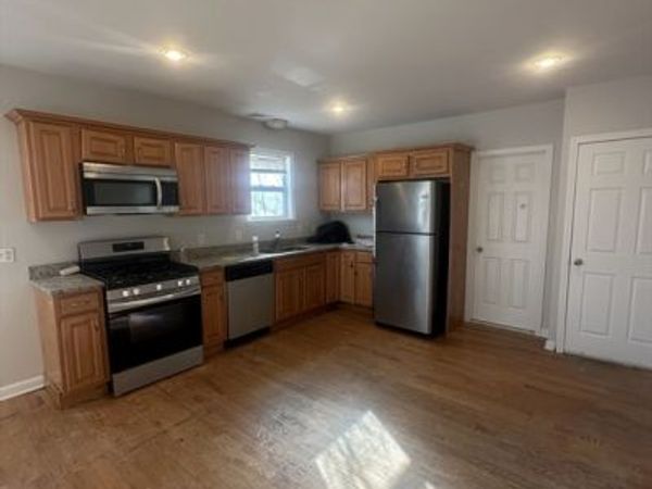 100 Sumner St, Unit 100, Quincy, MA 01269