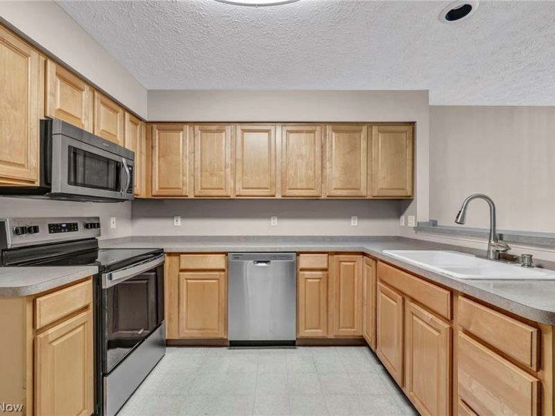 3205 Village Green Drive , Westlake, OH 44145 Photo 16