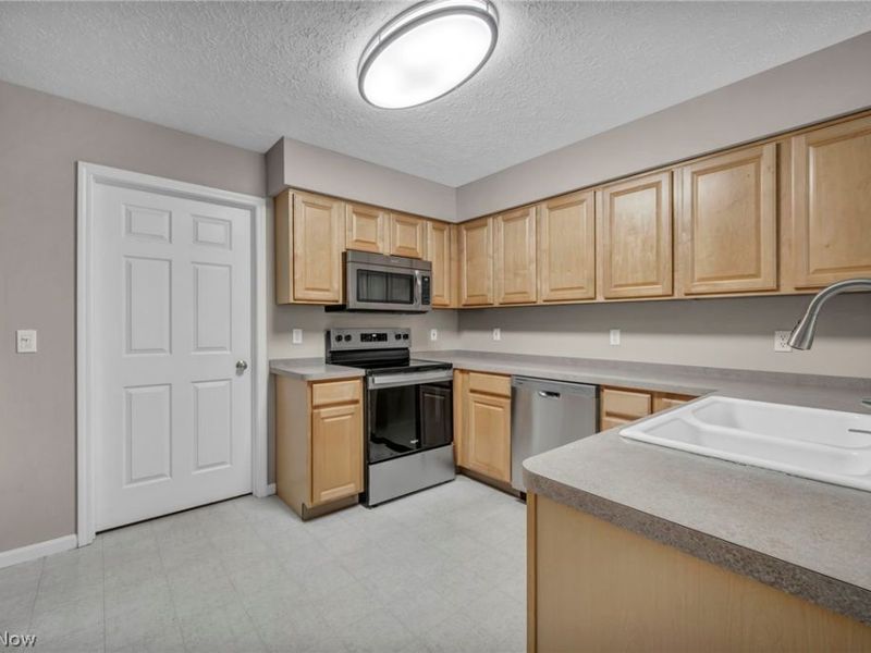 3205 Village Green Drive , Westlake, OH 44145 Photo 18