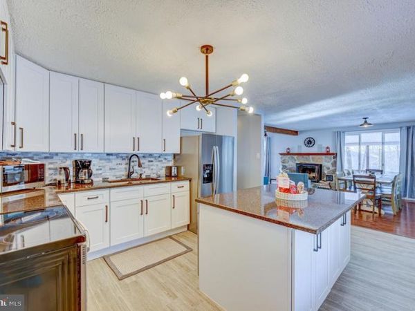 143 CATHLEEN DRIVE , EAST STROUDSBURG, PA 18302