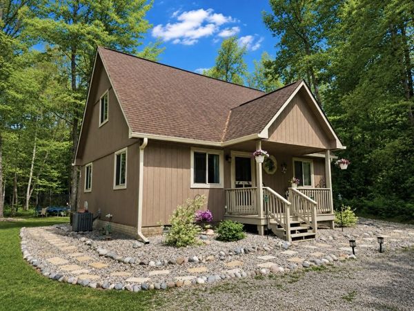 102B Woodhaven Street, Houghton Lake, MI 48629