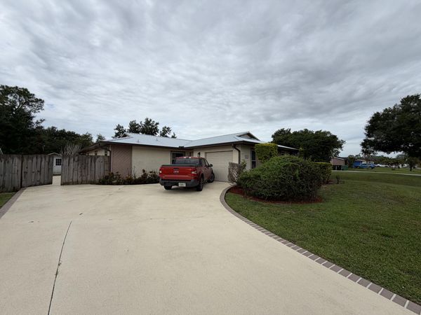 542 NW La Brea Avenue, Port St. Lucie, FL 34983