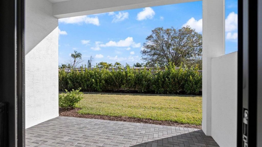 308 SE Via Sangro, Port Saint Lucie, FL 34952 Photo