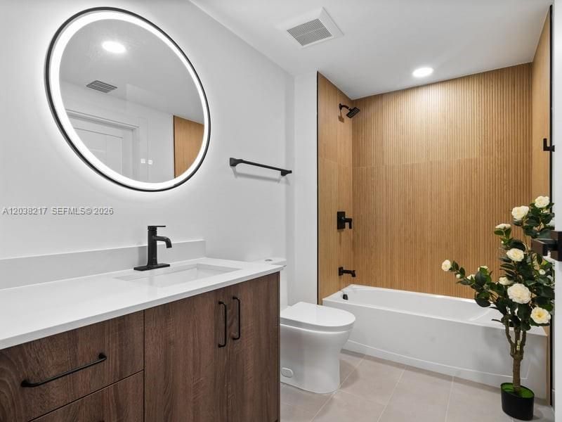 2479 NE 192nd St , Unit 306, Miami, FL 33180 Photo