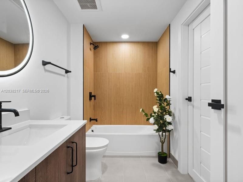 2479 NE 192nd St , Unit 306, Miami, FL 33180 Photo