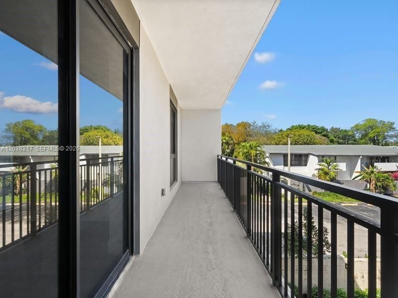 2479 NE 192nd St , Unit 306, Miami, FL 33180 Photo
