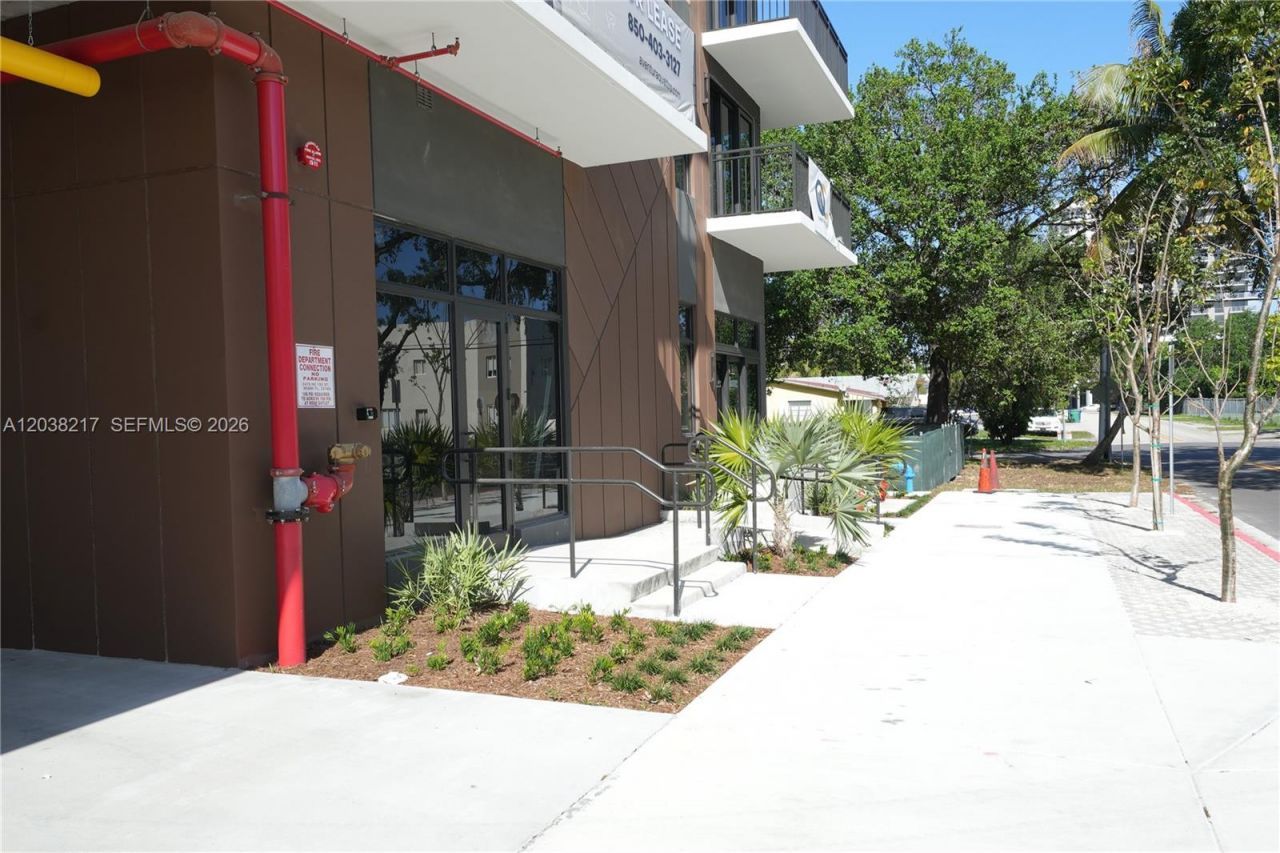 2479 NE 192nd St , Unit 306, Miami, FL 33180 Photo