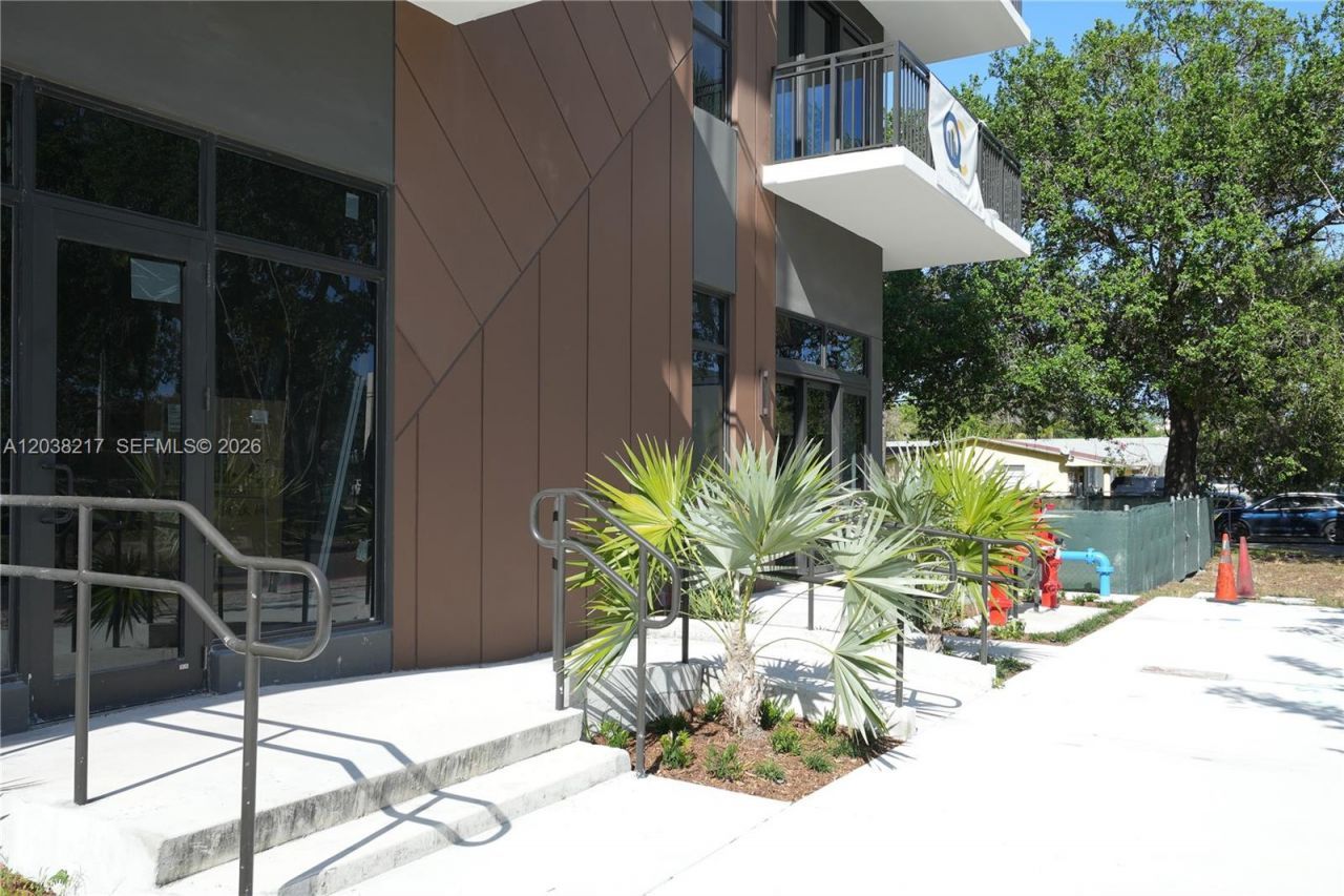 2479 NE 192nd St , Unit 306, Miami, FL 33180 Photo