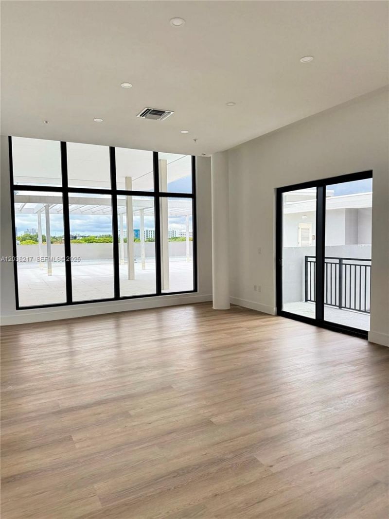 2479 NE 192nd St , Unit 306, Miami, FL 33180 Photo