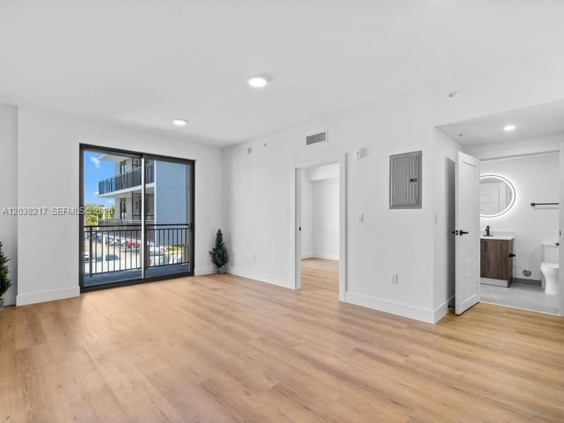 2479 NE 192nd St , Unit 306, Miami, FL 33180 Photo