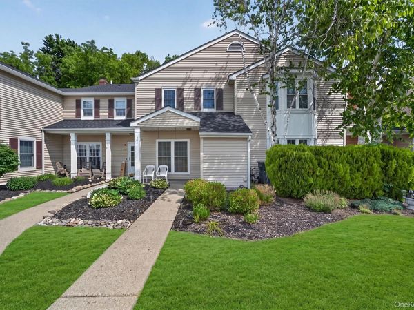 141 Villagegreen Court , Warwick, NY 10990