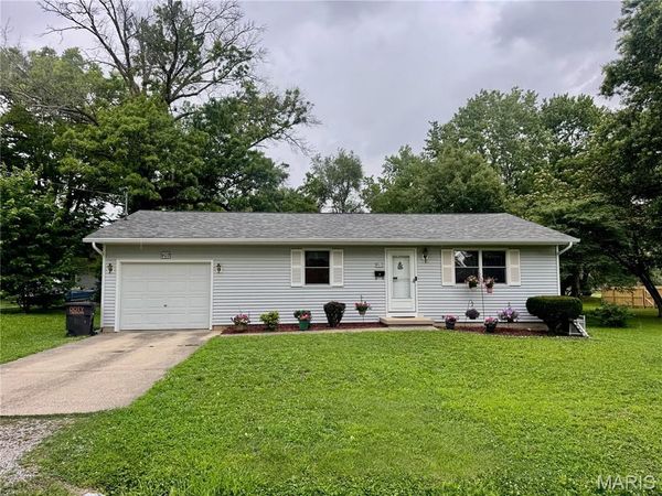 907 Chicago Street , Greenville, IL 62246