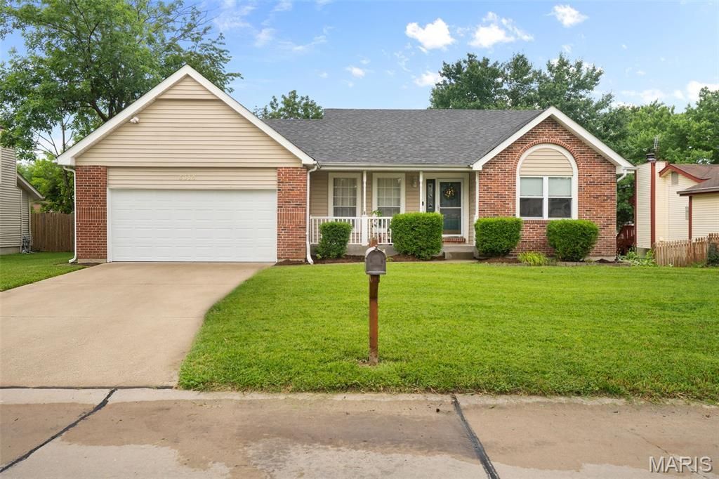 3016 Country Knoll Drive, Saint Charles, MO 63303 Main Photo