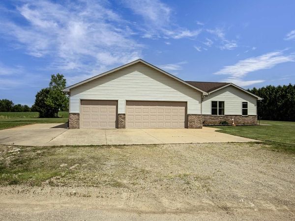 8388 MOESER LANE, Larsen, WI 54947