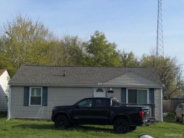 5465 Raymond Avenue , Burton, MI 48509