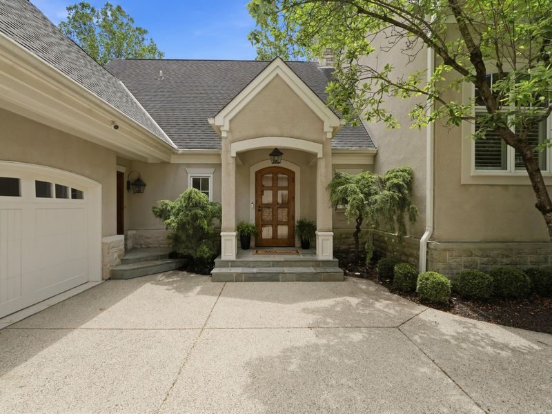 2950 Linkbury Lane, Upper Arlington, OH 43221 Photo 2