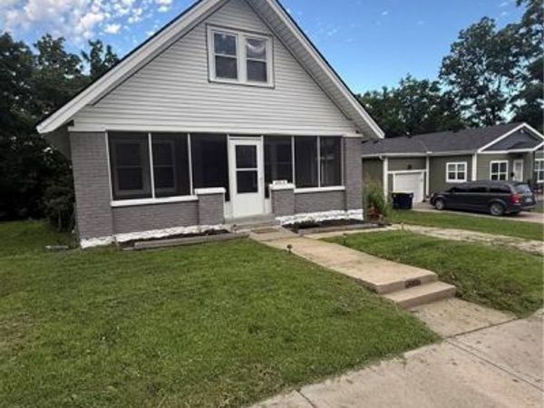 4915 Olive Street, Kansas City, MO 64130