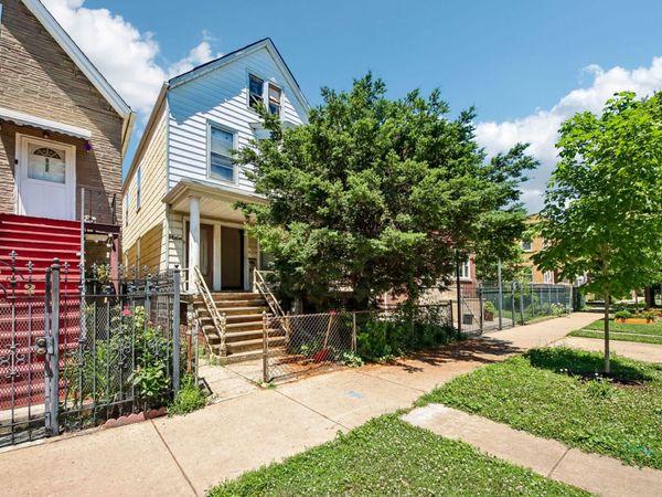 2934 N Gresham Avenue , Chicago, IL 60618