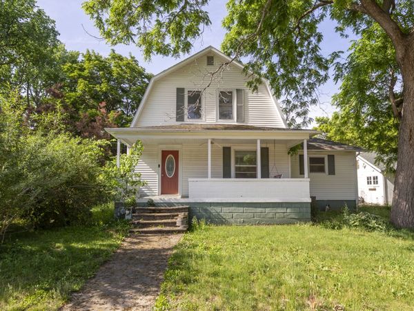 249 W Graham Street , Dixon, IL 61021